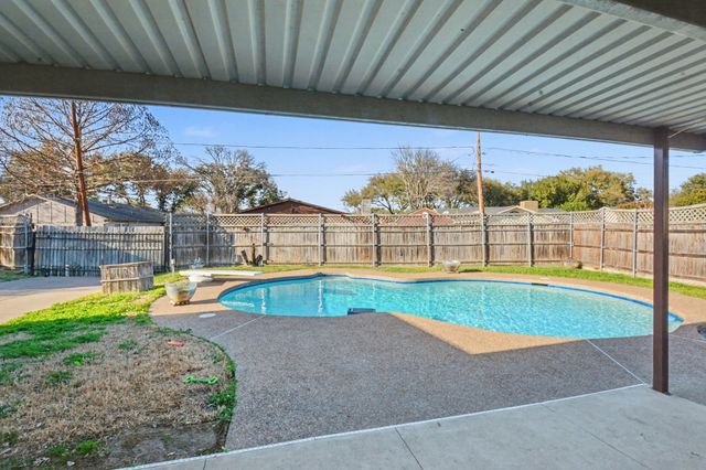 750 Greenhill Lane, Grand Prairie, TX 75052