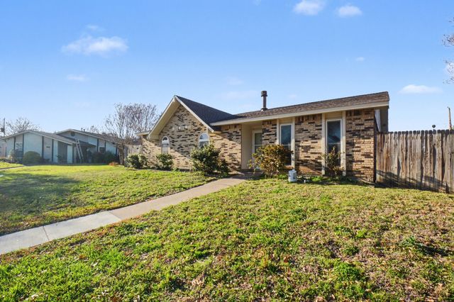 750 Greenhill Lane, Grand Prairie, TX 75052