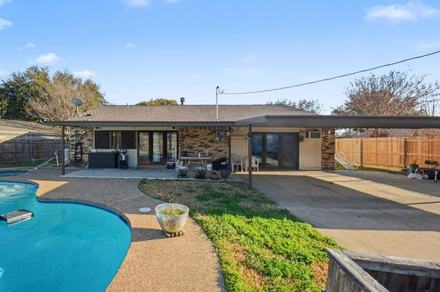 750 Greenhill Lane, Grand Prairie, TX 75052