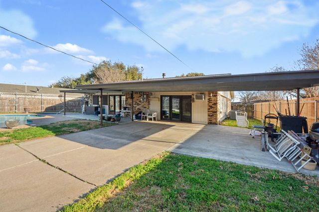 750 Greenhill Lane, Grand Prairie, TX 75052