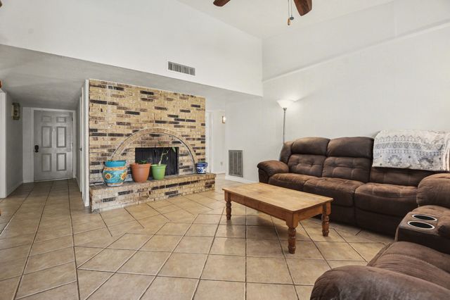 750 Greenhill Lane, Grand Prairie, TX 75052