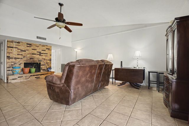 750 Greenhill Lane, Grand Prairie, TX 75052