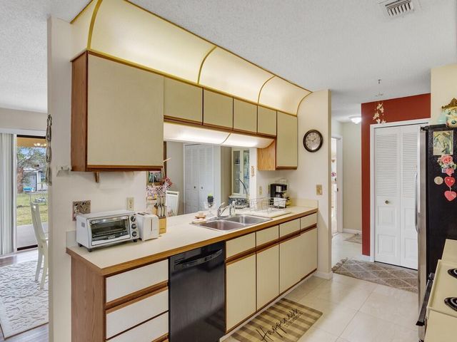 2543 SE Price Court, Port St. Lucie, Port St Lucie, FL 34953