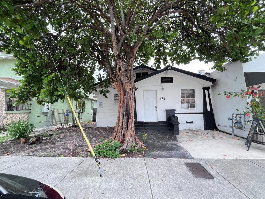 1574 SW 1st Street, Miami, FL 33135