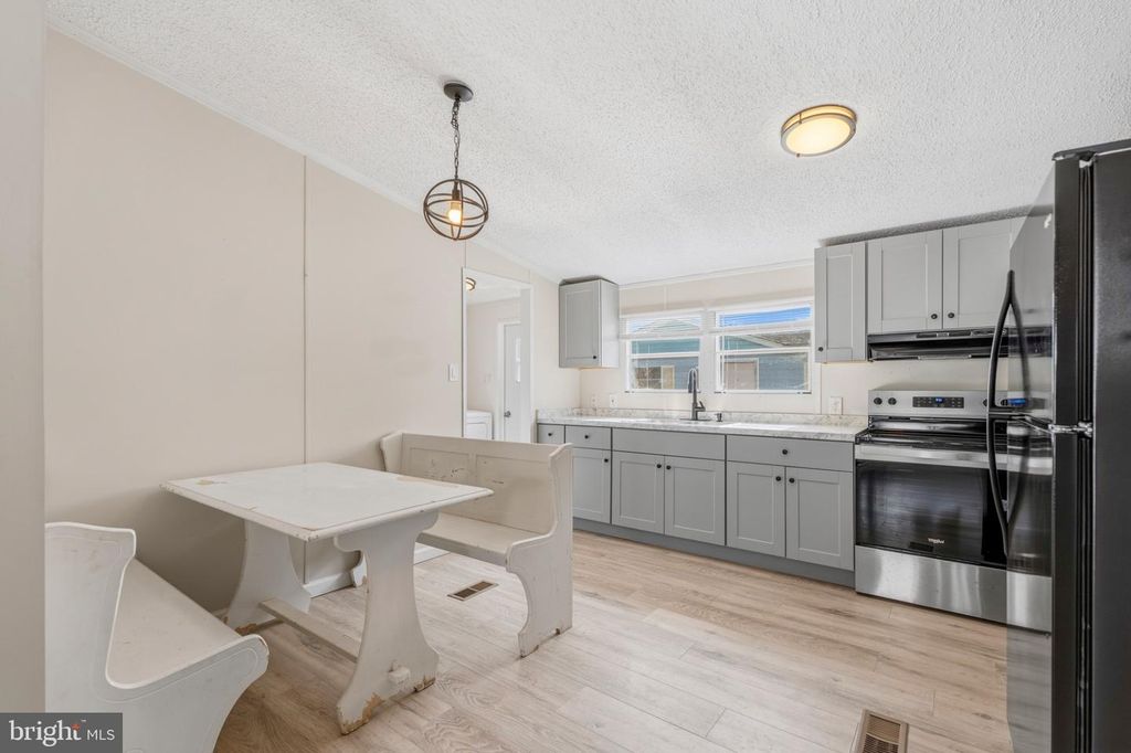 Image 12 of property listing at 227 FOREST GREEN RD, Aberdeen, MD 21001