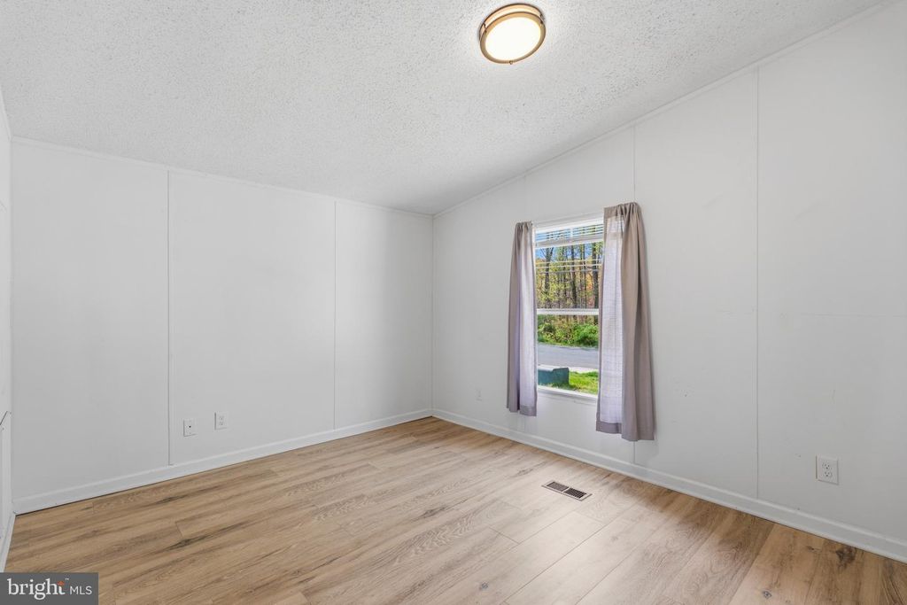 Image 15 of property listing at 227 FOREST GREEN RD, Aberdeen, MD 21001