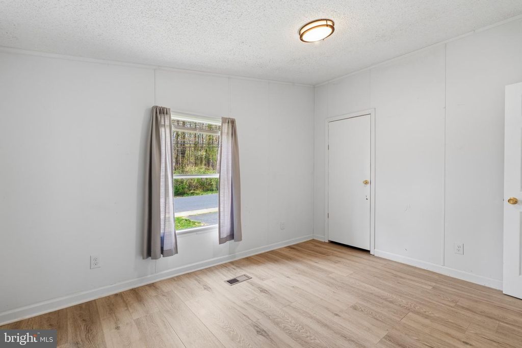 Image 16 of property listing at 227 FOREST GREEN RD, Aberdeen, MD 21001