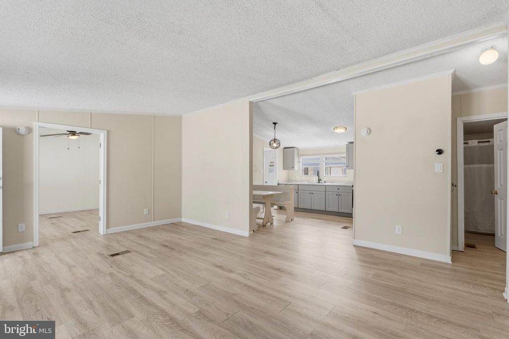 Image 5 of property listing at 227 FOREST GREEN RD, Aberdeen, MD 21001