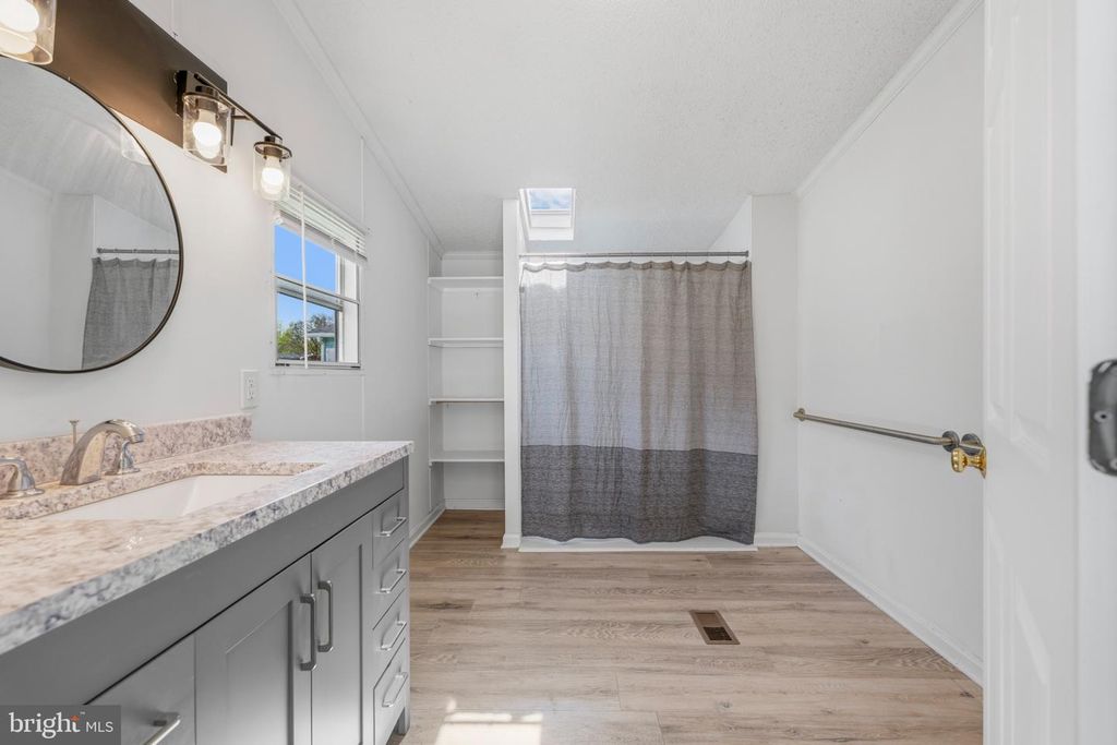 Image 8 of property listing at 227 FOREST GREEN RD, Aberdeen, MD 21001