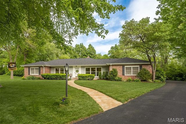 7 Kingston Manor Drive, Ladue, MO 63124