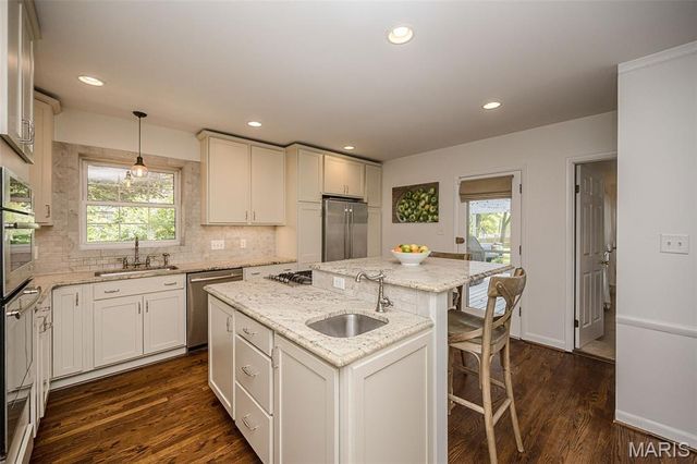 7 Kingston Manor Drive, Ladue, MO 63124