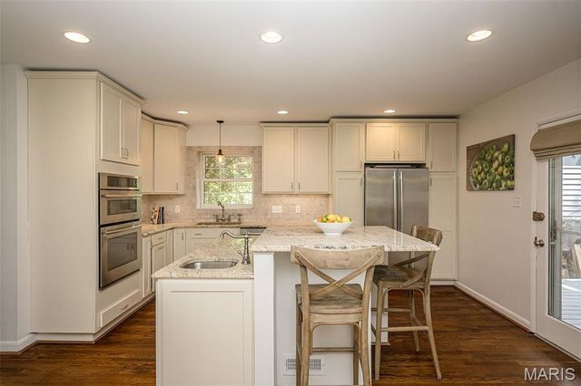 7 Kingston Manor Drive, Ladue, MO 63124