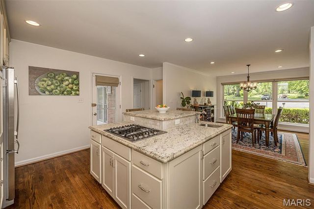 7 Kingston Manor Drive, Ladue, MO 63124