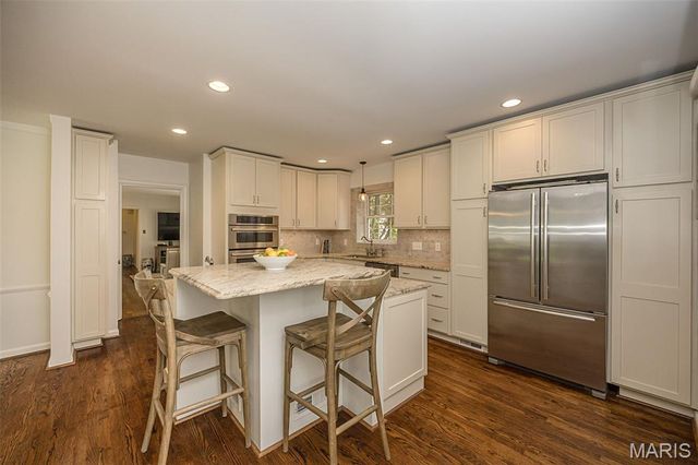 7 Kingston Manor Drive, Ladue, MO 63124