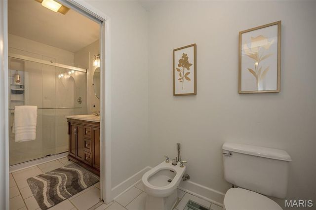 7 Kingston Manor Drive, Ladue, MO 63124
