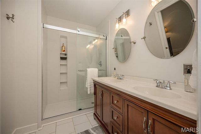7 Kingston Manor Drive, Ladue, MO 63124