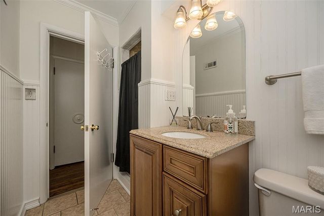 7 Kingston Manor Drive, Ladue, MO 63124