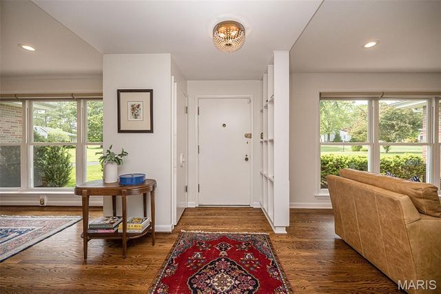 7 Kingston Manor Drive, Ladue, MO 63124