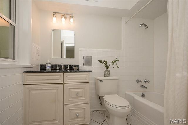 7 Kingston Manor Drive, Ladue, MO 63124