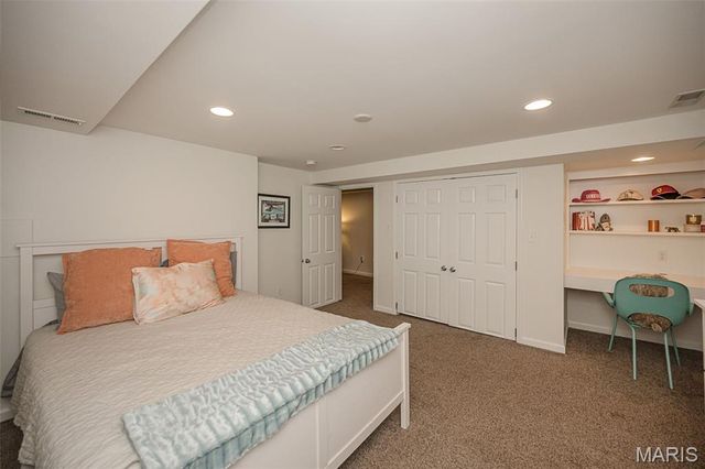7 Kingston Manor Drive, Ladue, MO 63124