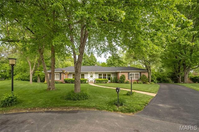 7 Kingston Manor Drive, Ladue, MO 63124