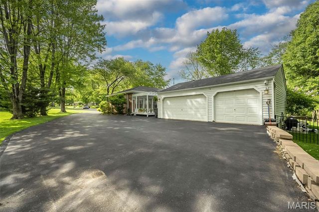 7 Kingston Manor Drive, Ladue, MO 63124