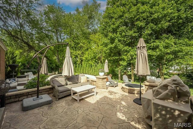 7 Kingston Manor Drive, Ladue, MO 63124