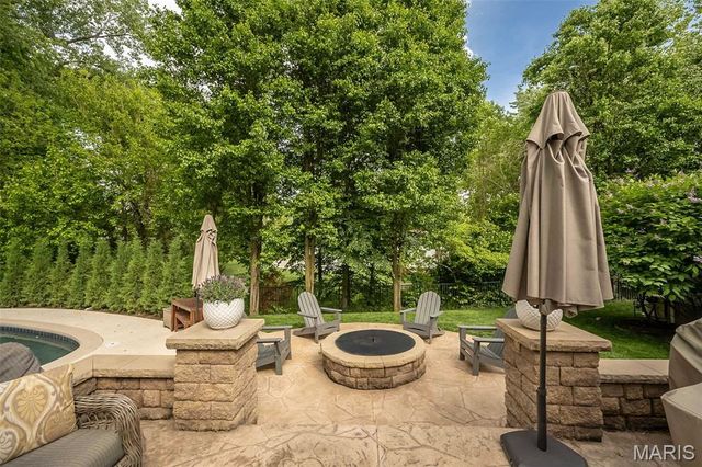 7 Kingston Manor Drive, Ladue, MO 63124