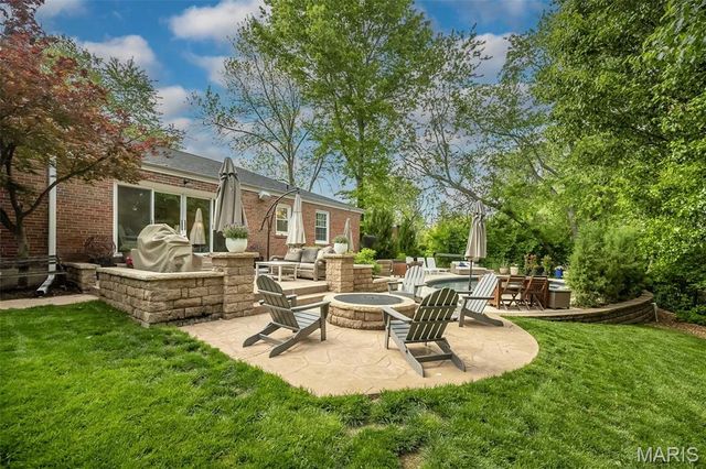 7 Kingston Manor Drive, Ladue, MO 63124