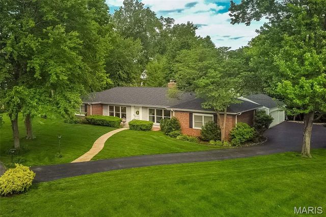 7 Kingston Manor Drive, Ladue, MO 63124