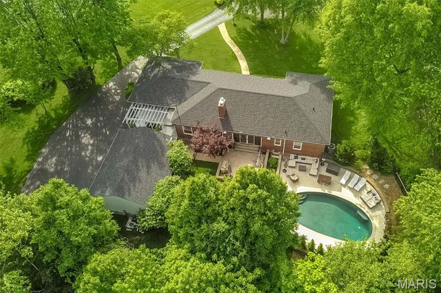 7 Kingston Manor Drive, Ladue, MO 63124