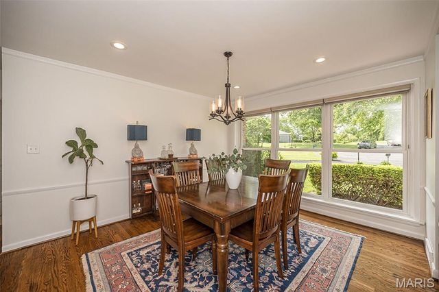 7 Kingston Manor Drive, Ladue, MO 63124