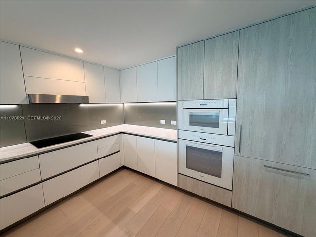 9201 E Bay Harbor Dr 303, Bay Harbor Islands, FL 33154