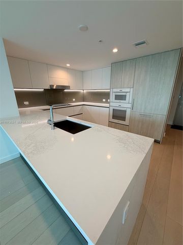 9201 E Bay Harbor Dr 303, Bay Harbor Islands, FL 33154