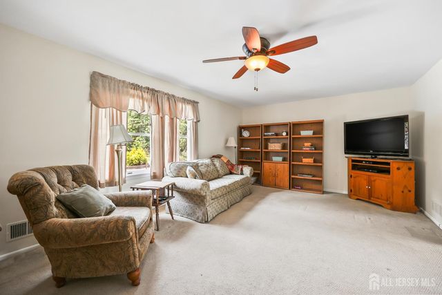 13 Regent Drive, Monroe, NJ 08831
