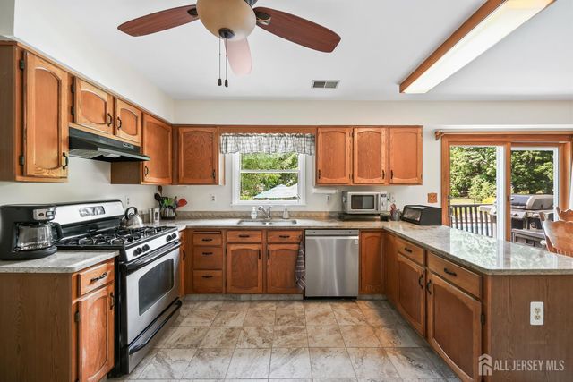 13 Regent Drive, Monroe, NJ 08831