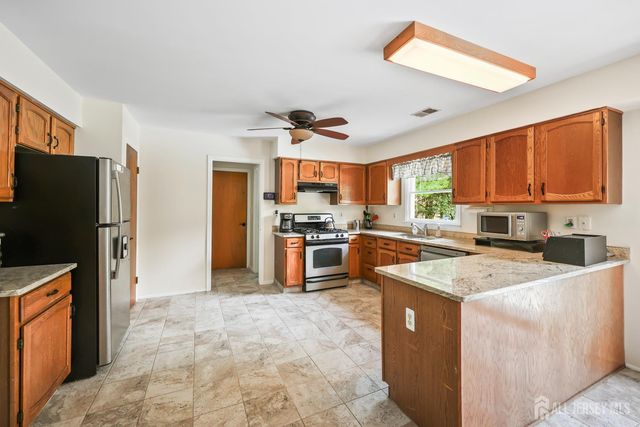 13 Regent Drive, Monroe, NJ 08831