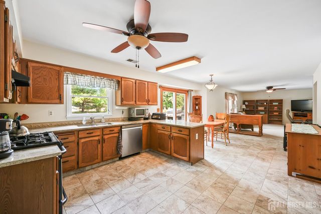 13 Regent Drive, Monroe, NJ 08831