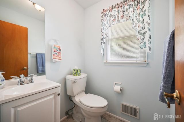 13 Regent Drive, Monroe, NJ 08831