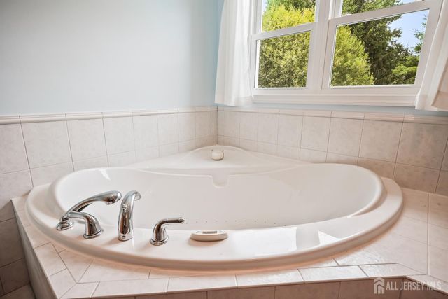 13 Regent Drive, Monroe, NJ 08831