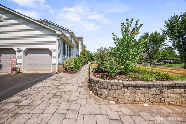 13 Regent Drive, Monroe, NJ 08831