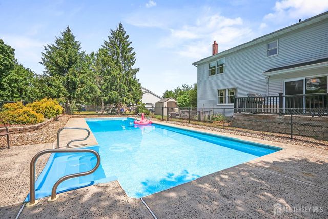 13 Regent Drive, Monroe, NJ 08831