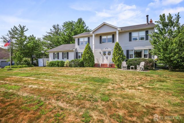 13 Regent Drive, Monroe, NJ 08831
