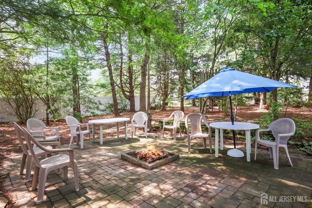 13 Regent Drive, Monroe, NJ 08831