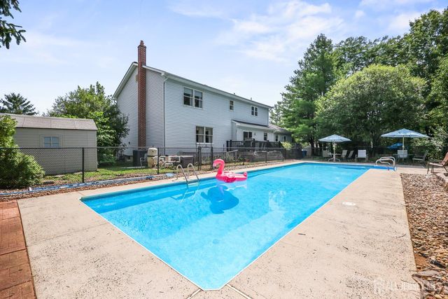 13 Regent Drive, Monroe, NJ 08831
