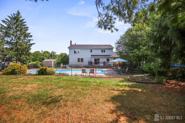 13 Regent Drive, Monroe, NJ 08831