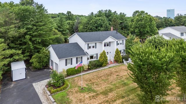 13 Regent Drive, Monroe, NJ 08831