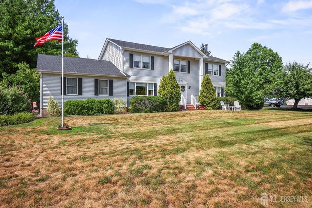 13 Regent Drive, Monroe, NJ 08831