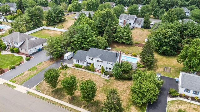 13 Regent Drive, Monroe, NJ 08831