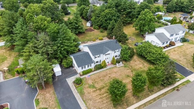 13 Regent Drive, Monroe, NJ 08831
